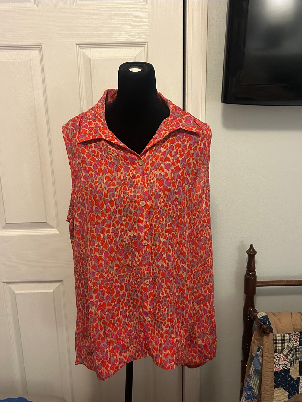 CAbi large 3270 Sleeveless Button-Down in Red and Pink Abstract Floral